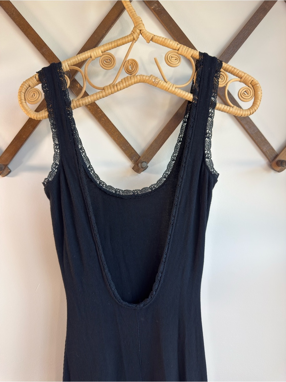 SKIMS | Soft Lounge Lace Scoop Neck Maxi | Onyx | XS - Picture 4 of 5